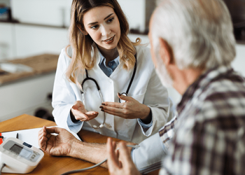 Consultation chez le médecin à 30€ : comment les mutuelles vont répercuter cette hausse