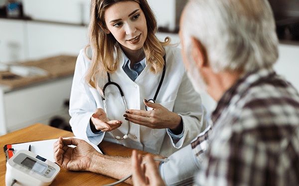 Consultation chez le médecin à 30€ : comment les mutuelles vont répercuter cette hausse