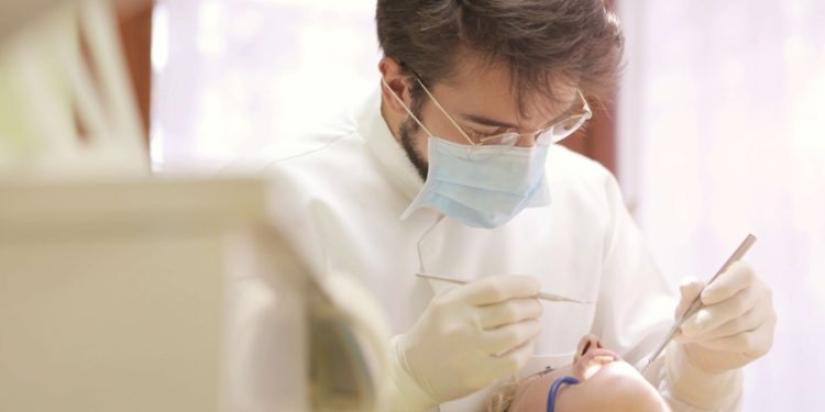 Mal aux dents ? Tout sur le remboursement des caries avec ou sans mutuelle