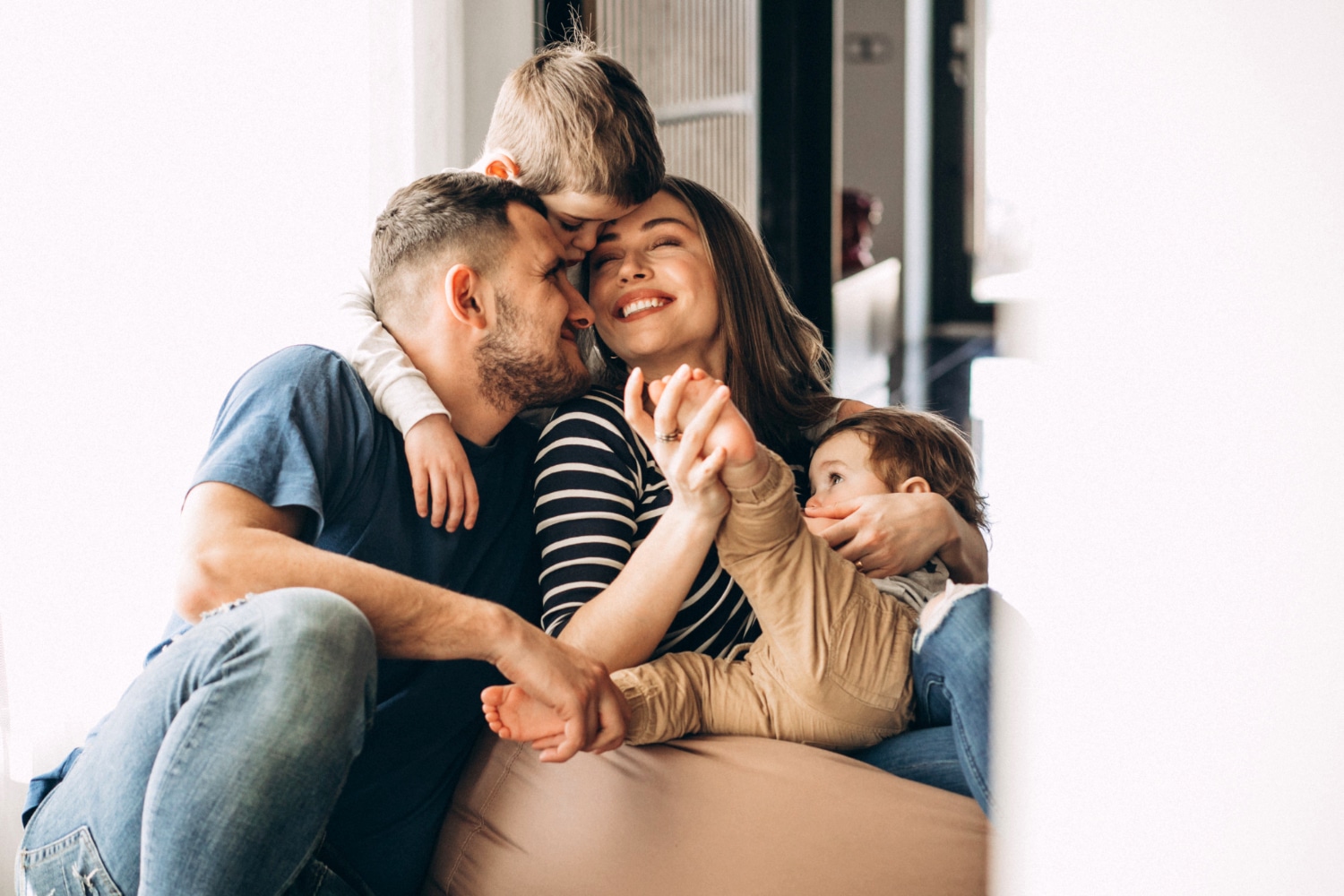 découvrez notre mutuelle familiale, une solution adaptée pour protéger votre famille avec des garanties sur mesure et des tarifs compétitifs. assurez la santé et le bien-être de vos proches tout en bénéficiant de services de qualité.