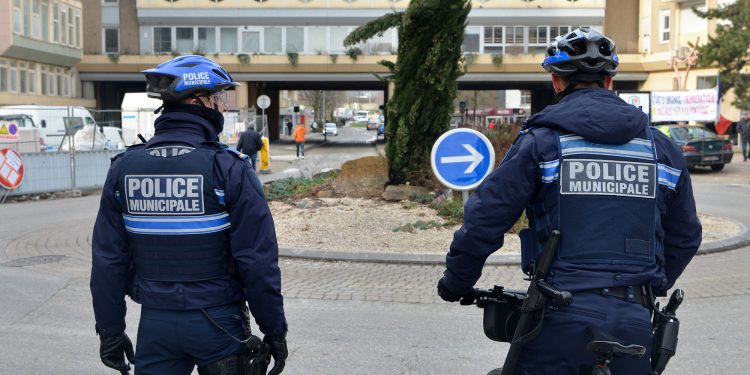 découvrez notre assurance santé dédiée aux forces de l'ordre, offrant une couverture complète pour les policiers, gendarmes et pompiers. protégez votre santé et celle de votre famille avec des garanties adaptées à vos besoins spécifiques. informez-vous sur nos offres dès aujourd'hui et bénéficiez d'un soutien médical optimal.