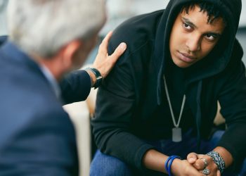 découvrez des conseils et des ressources pour soutenir la santé mentale des jeunes. informez-vous sur les problématiques courantes, les solutions adaptées et les moyens d'encourager le bien-être émotionnel des adolescents.