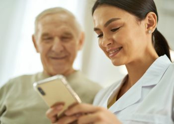 découvrez nos offres de mutuelle santé spécialement conçues pour les seniors de 60 ans et plus, avec une couverture adaptée à vos besoins et un tarif avantageux.